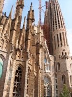Arkkitehti Antoni Gaudin suunnittelema  Sagrada Família-katedraali      