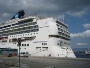 Norwegian Jewel rantautunut Messinan satamaan