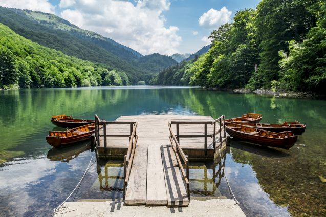 Biogradska Goran kansallispuiston järvet ovat uskomattoman kirkasvetisiä.