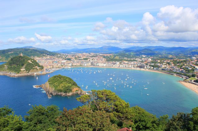 San Sebastiánista saa kauniin panoramakuvan Monte Igeldolta.