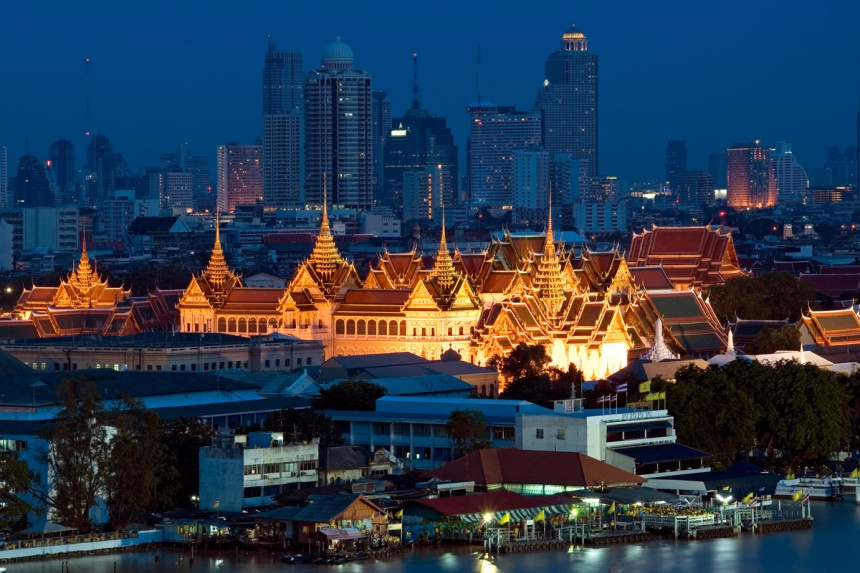 Bangkokin Suuri palatsi iltavalaistuksessa. Kuva: © Worradirek Muksab | Dreamstime.com