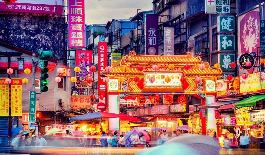 Moderni shoppailuparatiisi ja kuhiseva metropoli, alhaiset rikostilastot ja selkeästi englanniksi merkityt kadut tekevät Taipeista ihanteellisen matkakohteen soolomatkustajalle.