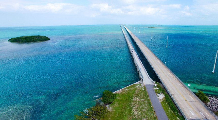 Overseas Highway Floridassa on noin 200 kilometriä pitkä, ja se koostuu peräti 44 sillasta.