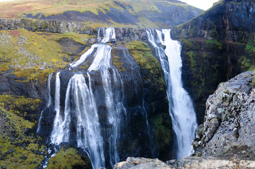 Islantiin pääsee tutustumaan omaan tahtiin vuokraamalla auton. Kuvassa Glymurin vesiputous. Kuva: © Gabrielalupu | Dreamstime.com