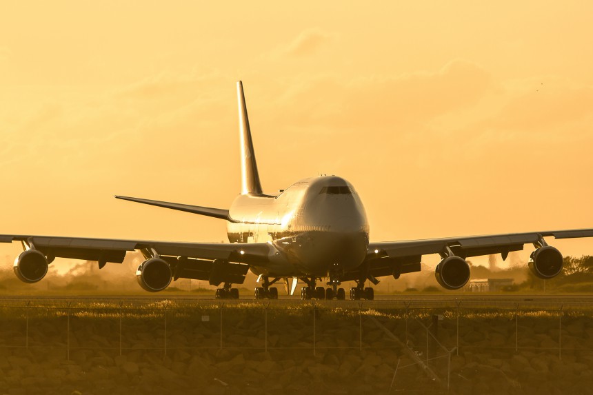 Lentoon lähtö nelimoottorisella lentokoneella tuntuu tasaisemmalta kuin pienemmällä koneella.