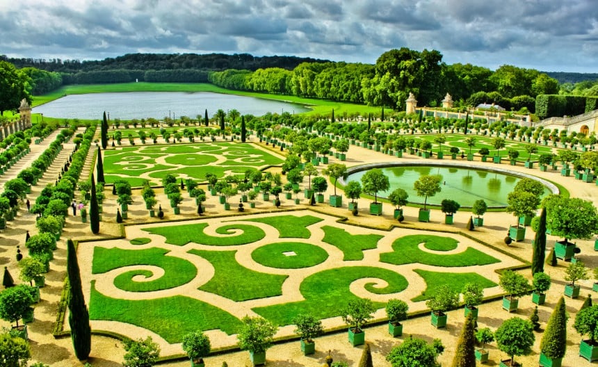 Versaillesin palatsin upeat puutarhat heräävät keväisin loistoonsa.