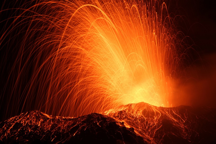 Strombolin tulivuori sijaitsee Sisiliassa.
