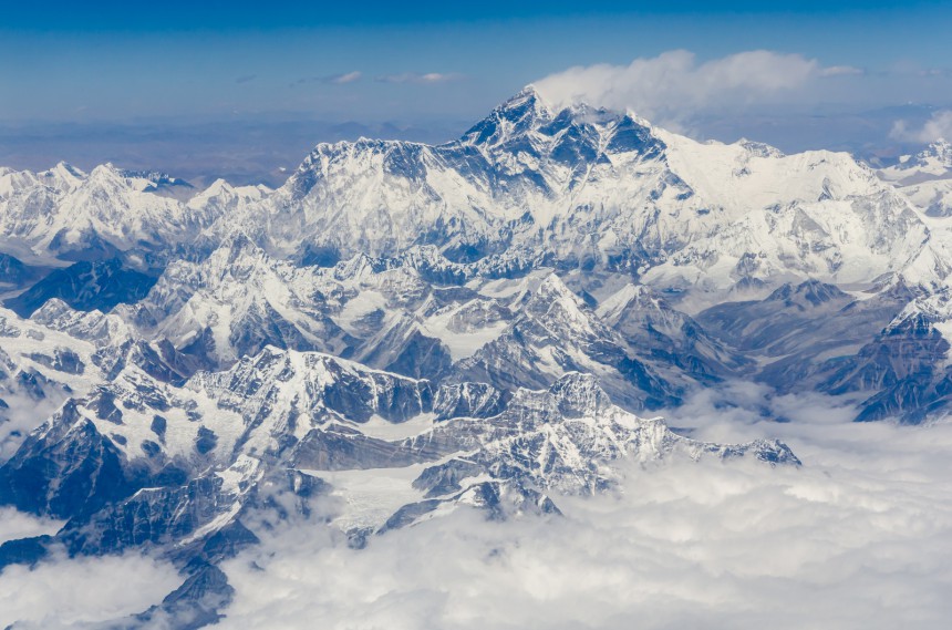 Mount Everest on 8848 metriä korkea.