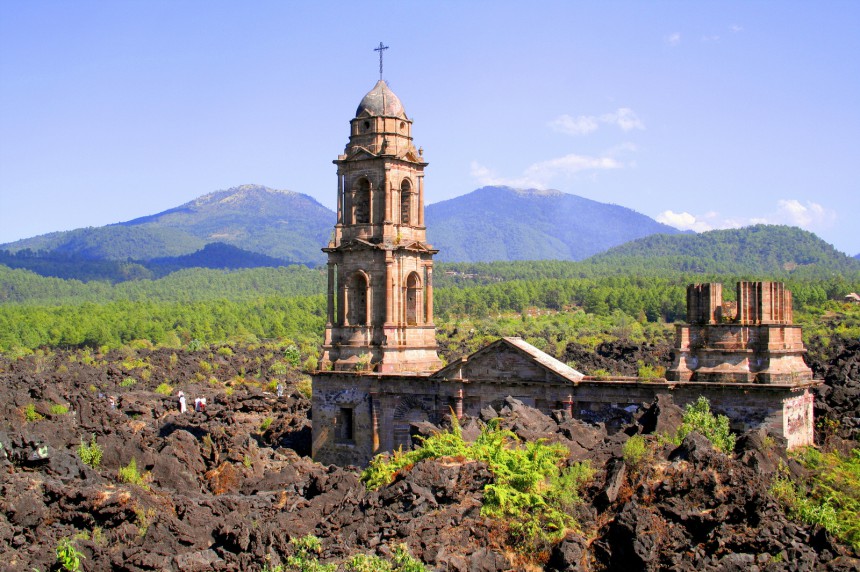 Paricutín-tulivuori hautasi alleen kokonaisen kylän purkautuessaan vuonna 1943.