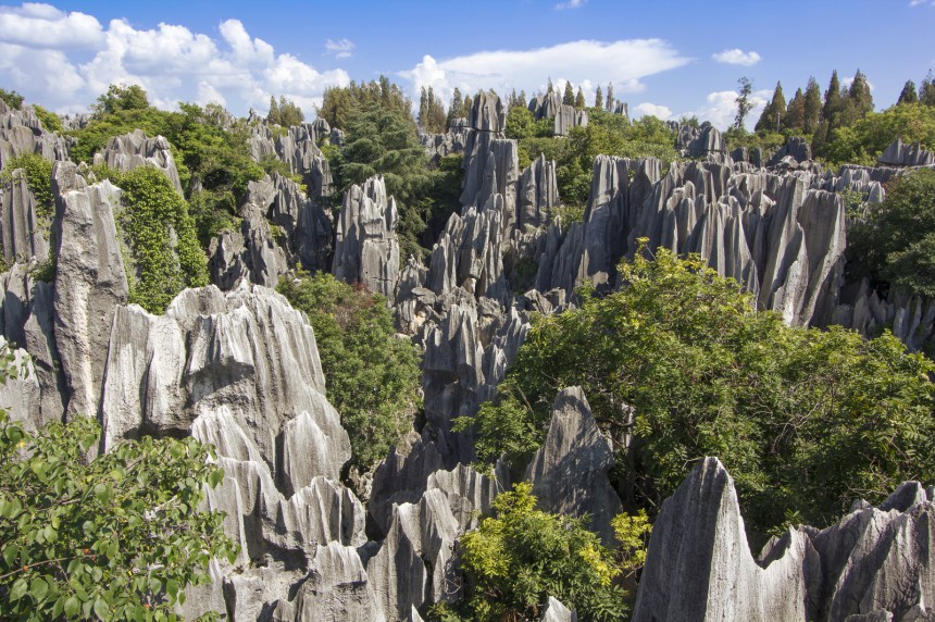 Shilin-kivimetsää Kiinassa levittäytyy jopa 400 neliökilometrin alueelle. Kuva: © Happystock | Dreamstime.com