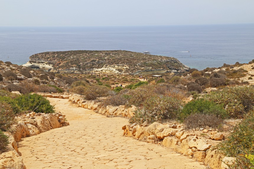 Alas Rabbit Beachille vie polku, jonka kiipeämiseen kannattaa varata parisenkymmentä minuuttia