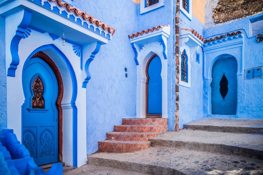 Marokkolainen Chefchaouenin kylä siintää sinisenä.