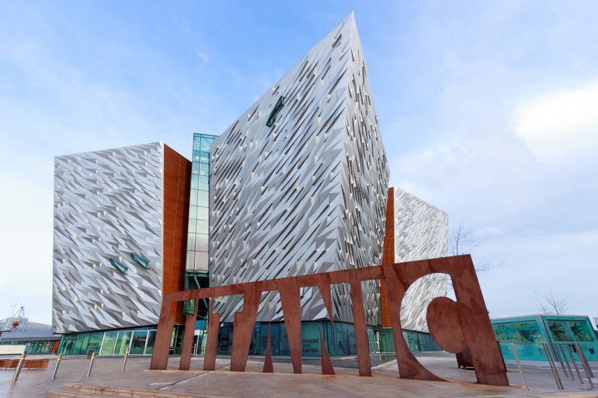 Titanic Belfast -museossa kerrotaan 1912 vuonna uponneen risteilijän tarina. Uusi hotelli avataan aivan nähtävyyden viereen. Kuva: © VanderWolfImages | Dreamstime.com