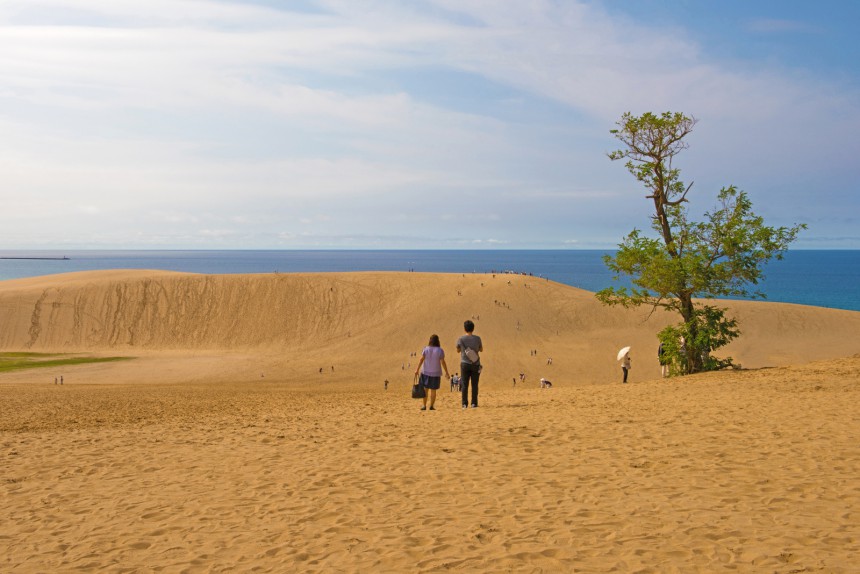 Tottorin hiekkadyynit sijaitsevat samannimisen kaupungin edustalla, Japaninmeren rannalla.