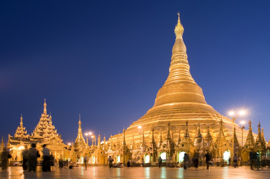 Shwedagonin pagodi Myanmarissa Kuva: Petrlouzensky | Dreamstime.com