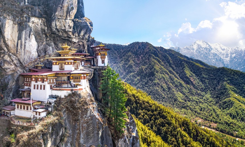 Paro Taktsangin luostaria kutsutaan Tiikerin pesäksi Kuva: Pichaya P | Dreamstime.com