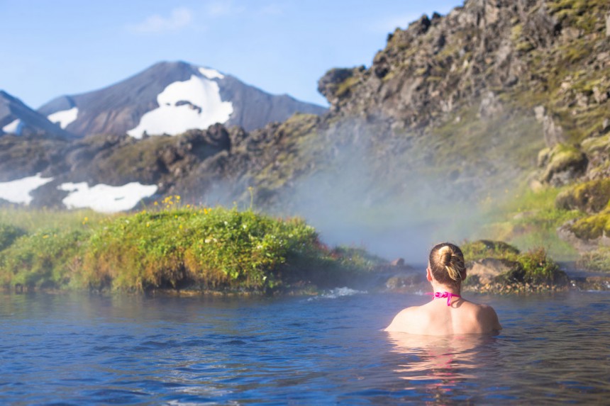 Islannin kuumissa lähteissä pulahtaminen onnistuu jokaiseen vuodenaikaan. Kuva: Ganna Tugolukova | Dreamstime.com