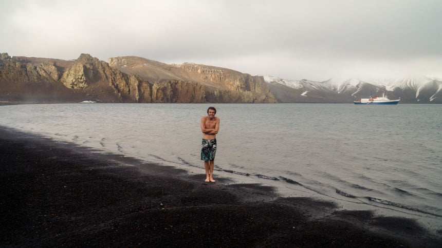 Antarktiksen Deception Islandilla hyinen merivesi sekoittuu jo +70 asteisen veden kanssa, jolloin siitä tulee oikein miellyttävää. Kuva: Christopher Heil | Dreamstime.com