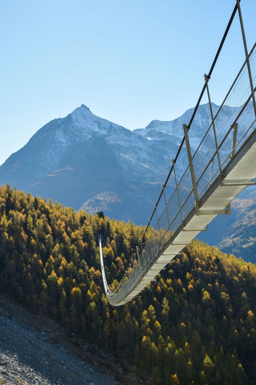 Huimat näköalat! Maailman pisin kävelyriippusilta Sveitsin Alpeilla hurmaa vaeltajat