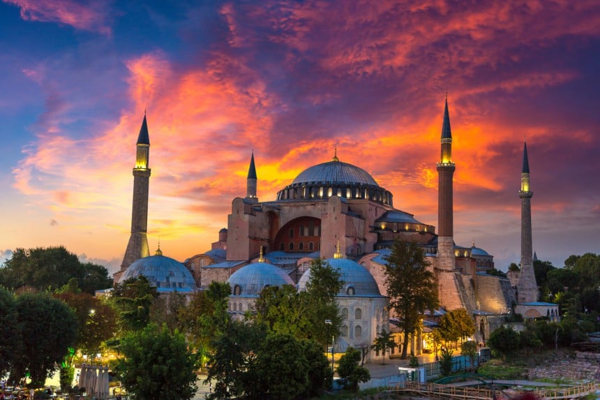 Istanbulin Hagia Sofiassa käy yli kolme miljoonaa vierailijaa vuosittain. Kuva: Sergii Figurnyi | Adobe Stock