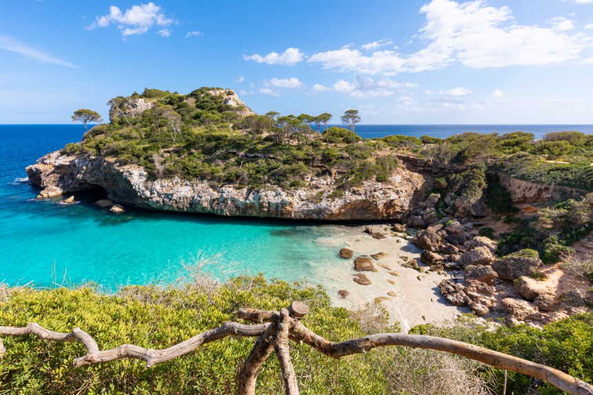 Mallorca on maaliskuussa lämmin, rauhallinen ja vehreä. Kuva: Concept Island | Adobe Stock