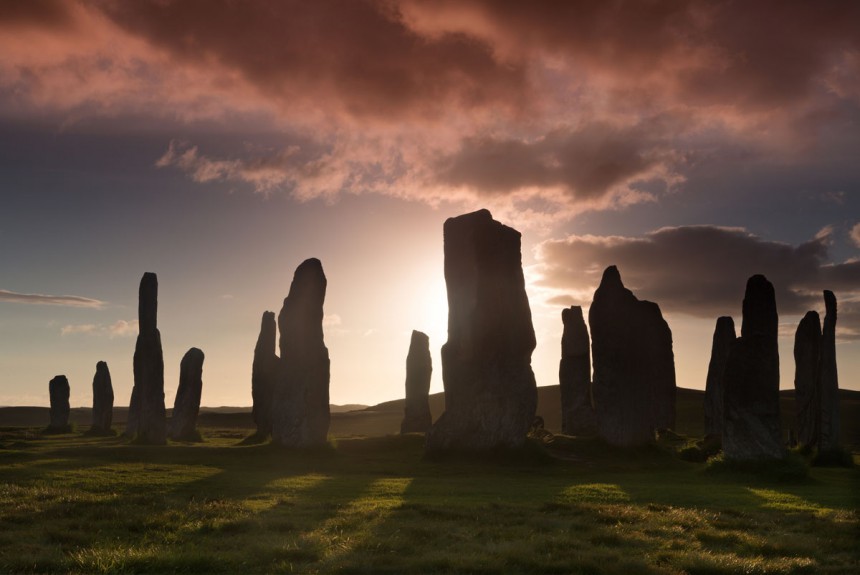 Nämä megaliitit eivät ole Stonehengestä vaan sijaitsevat Lewisin ja Harrisin saarilla Skotlannin Ulko-Hebrideillä. Kuva: © Photowitch | Dreamstime.com