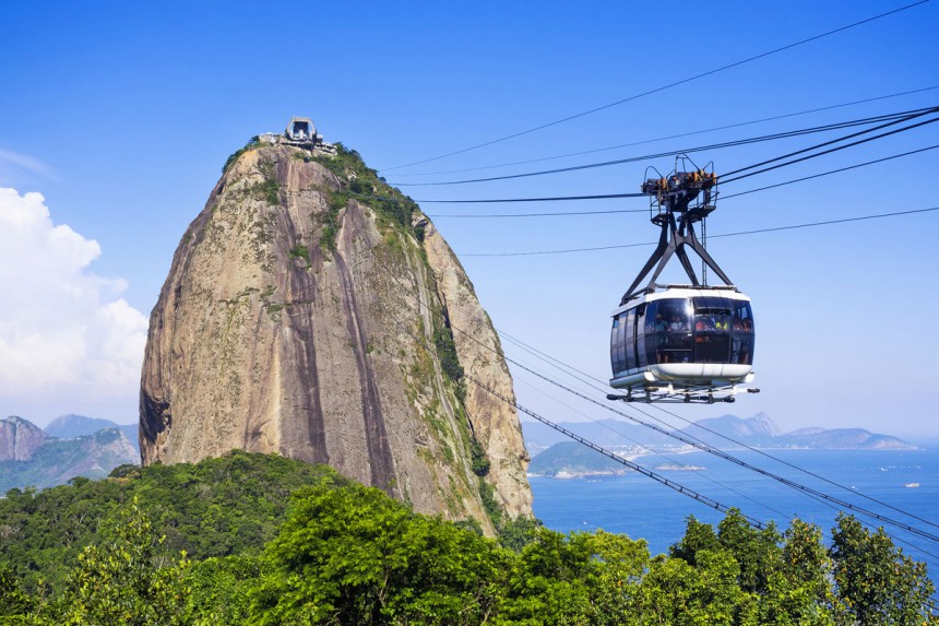 Köysiradat ovat suosittuja vuoristoisilla ja vaikeakulkuisilla alueilla kuten Rio de Janeiron Sokeritoppavuorella. Kuva: © Rodrigolab | Dreamstime.com