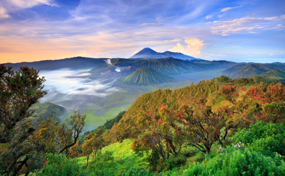 Suositun matkailujulkaisun lukijat valitsivat Jaavan saaren Indonesiassa maailman parhaaksi matkakohteeksi. Kuva: Noppakun | Dreamstime.com