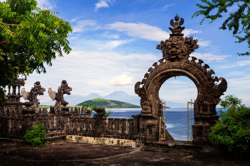 Balilla toivotaan turistien käyttäytyvän kunnioittavasti. Kuva: Cocosbounty | Dreamstime.com