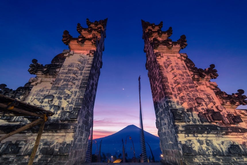 Temppelin suosituin kuvauspaikka ovat nämä portit. Kuva: Valentin Ayupov | Dreamstime.com