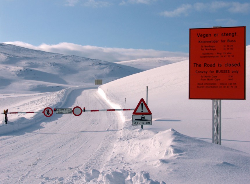 Talvisin sääolosuhteet voivat vaikeuttaa tieliikennettä etenkin syrjäseuduilla. Kuva: Elena Panphilova | Dreamstime.com