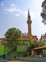moskeija, jonka eteen konaklin hotellibussit tuovat turistit alanyassa