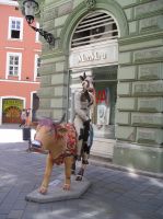 Ja vielä lisää lehmäpatsaita Bratislavan kadulla