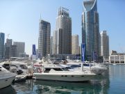 Dubai Marinan pilvenpiirtäjät ja luxusveneet