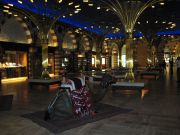 Dubai Mall -ostoskeskuksen loistoa.
