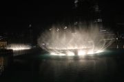 Valo&vesi show Dubai Mallin edessä