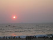 auringonlasku Calanguten rannalla