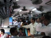 Näkymä intilaiseen junaan
