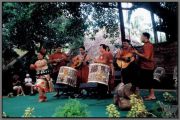 Polynesian kulttuurikeskuksessa Tonga-saaren asukkaiden esitys