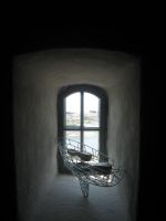 Söderskärin majakkasaari, taideteos ikkunalla
