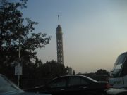 Cairo Tower. Tornissa kahvila ja mahdollisuus katsella maisemia jos pakokaasupilvessä tuulen ansiosta aukkoja.