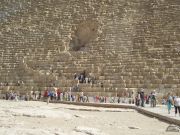 Khefrenin pyramidi(korkeus 136 m)sisäänkäynti 