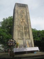 Kanchanaburin Kwai joen sillalla läheisyydessä muistomerkki