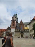 Wawel linnaa kuin myös pihalta