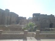 Läheltä Karnakin temppeliä