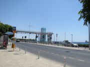 Limassolin rannalta ylikulkusilta jalankulkijoille..