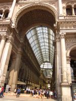 Milanon upea lasikattoinen kauppakeskus