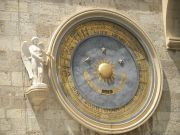 Yksityiskohta Duomon kellotornista
