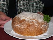 ruokaa Prahassa - perunakeitto leivässä