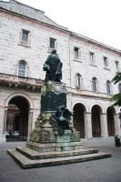 Perugiassa on paljon patsaita